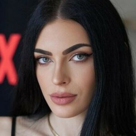 Jaqueline Neubauer perfect star pic