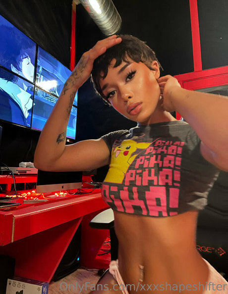 xxxshapeshifter hot model pic