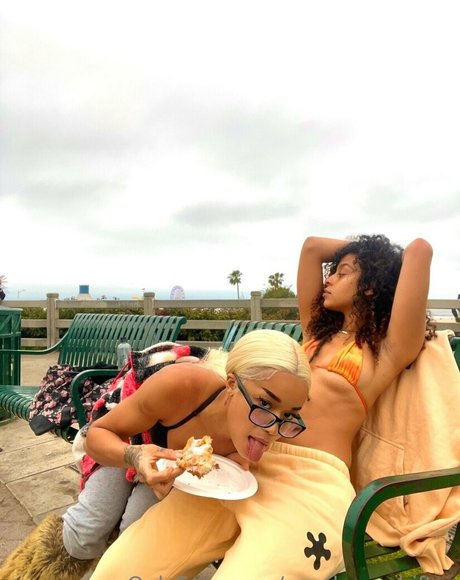 xxxshapeshifter perfect model image