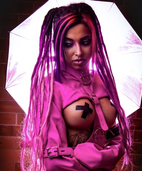 Sara Vicious model naked pictures