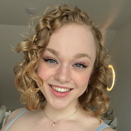 Sarah Calanthe Curvy Cock Tease_ pornstar beautiful images