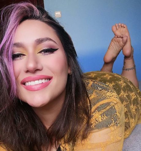 Mica Sandy erotic model gallery