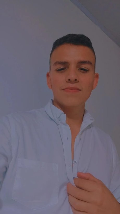 Samu Velez model high quality images