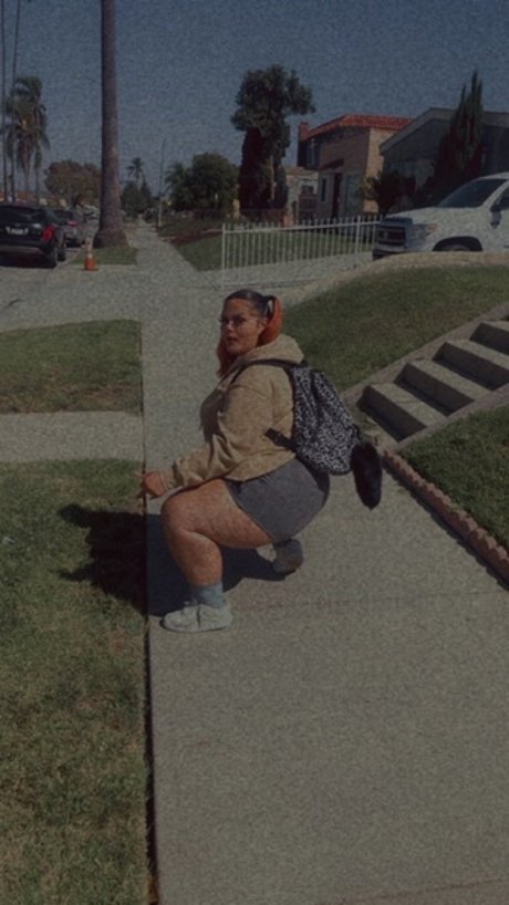 SUNNY SMILES model nice pic