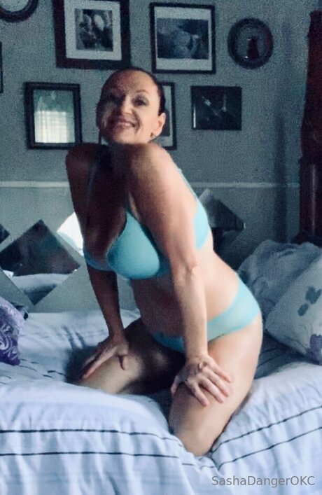 ebony wet pussy onlyfans nude photos