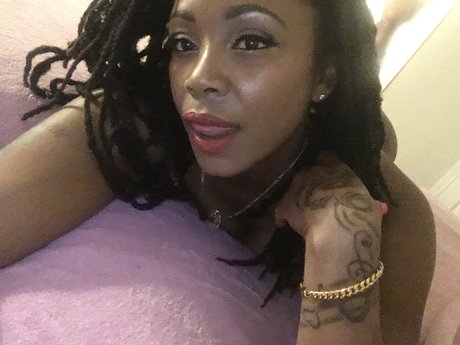 SweetQueenCookie porn actress photos