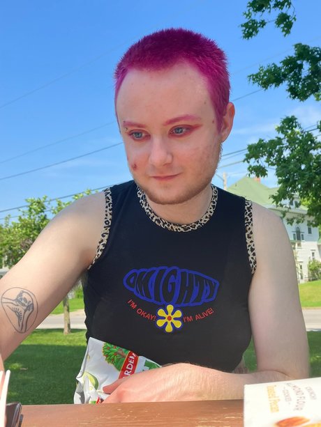 LunaPeter pretty actress picture