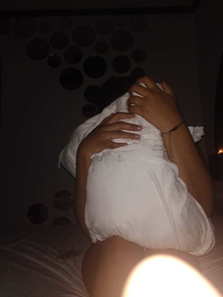 sb mar r hot model pic