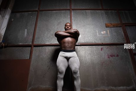 Savino Black beautiful model image