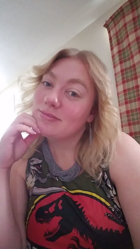 XoXo Loreli star nudes image