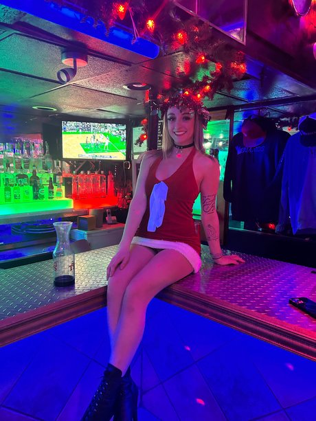 D E M I star sex gallery