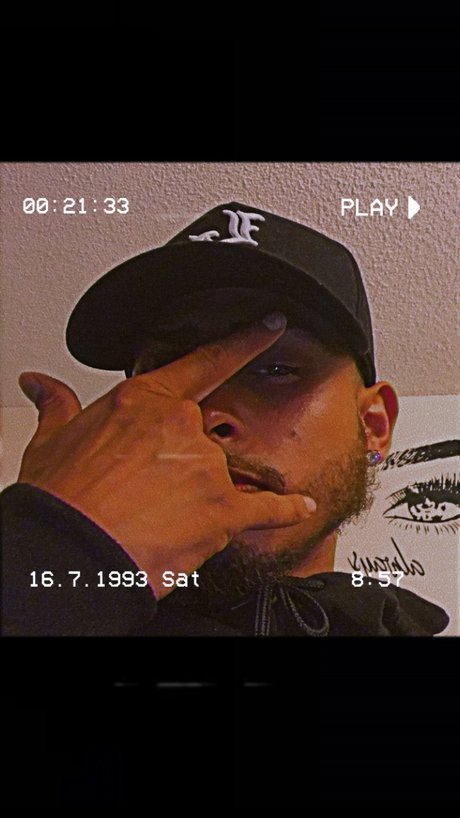 Raymond Hernandez nude star photos