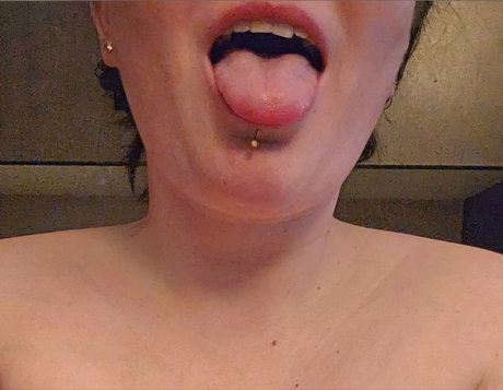 Sarah Valentino model high quality image