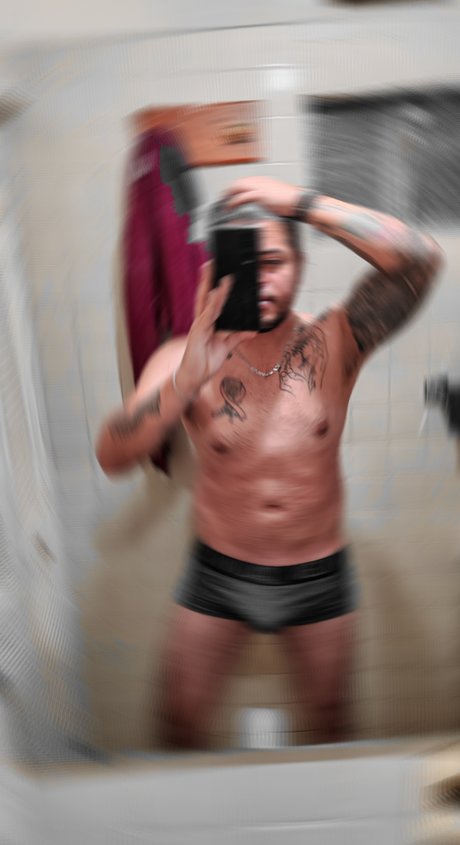 Yisus Mon model nude images