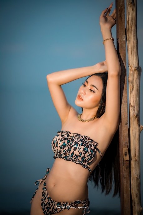 YayingYM erotic actress pic