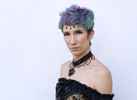 Kitty Bea Andro Genie pornstar exclusive pictures