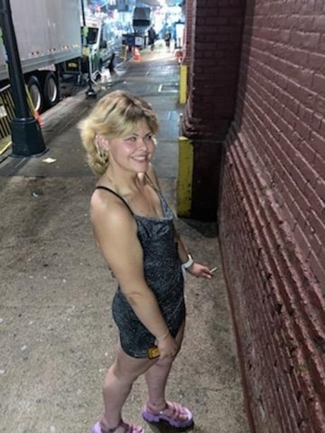 goldie nudes actress gallery