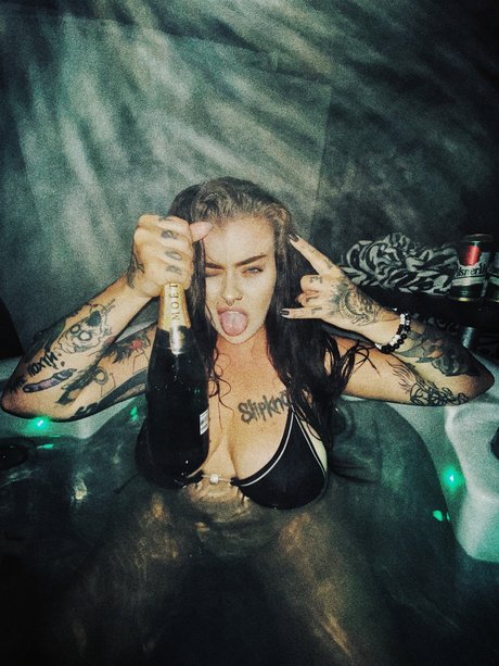 simona pretty model image