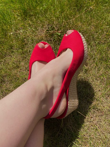 Feetgoddess model perfect photo