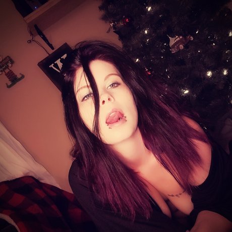 Sunny Bearz erotic actress pic