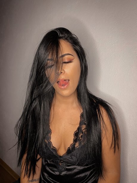 trs lola sexy actress galleries