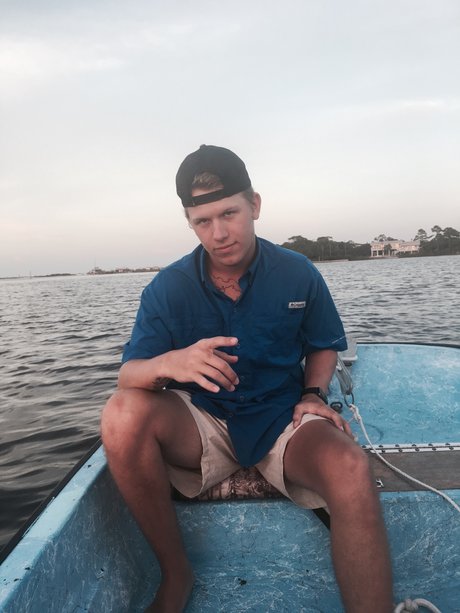 Tyler Bridges perfect star photo