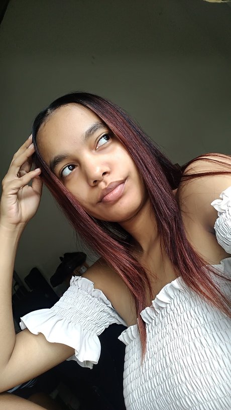 Yisela Escobar_ erotic model pic