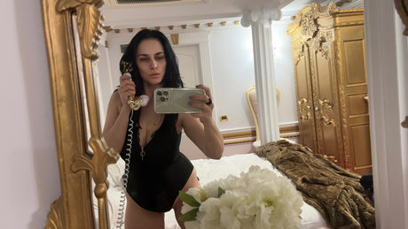 _Elise_ erotic star picture