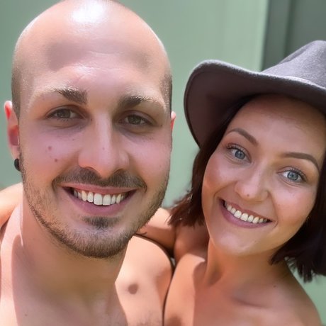 _Magic Bus_ erotic model pics