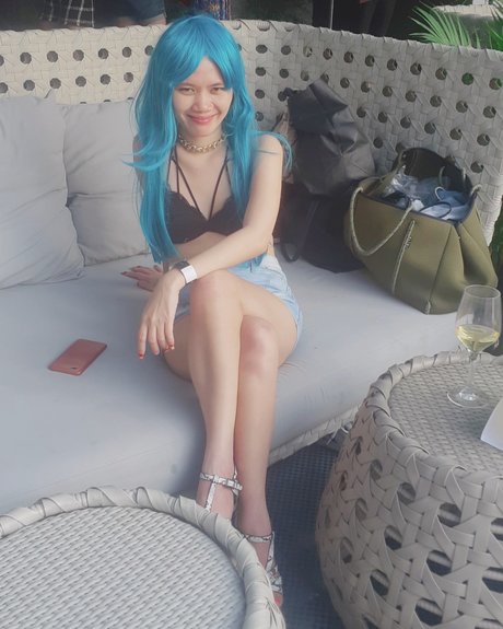 Petite Kinky adult model pics