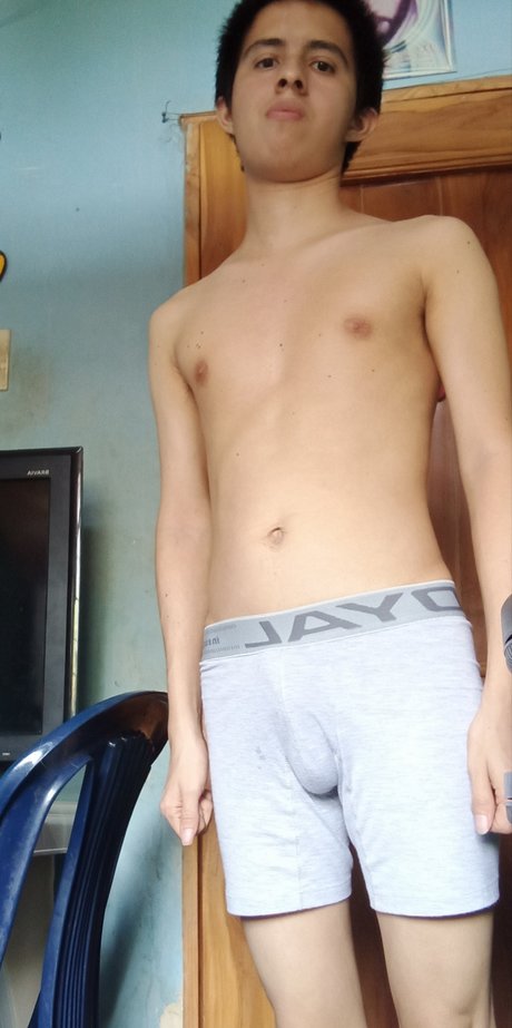 Rompefantasma3000 model photos