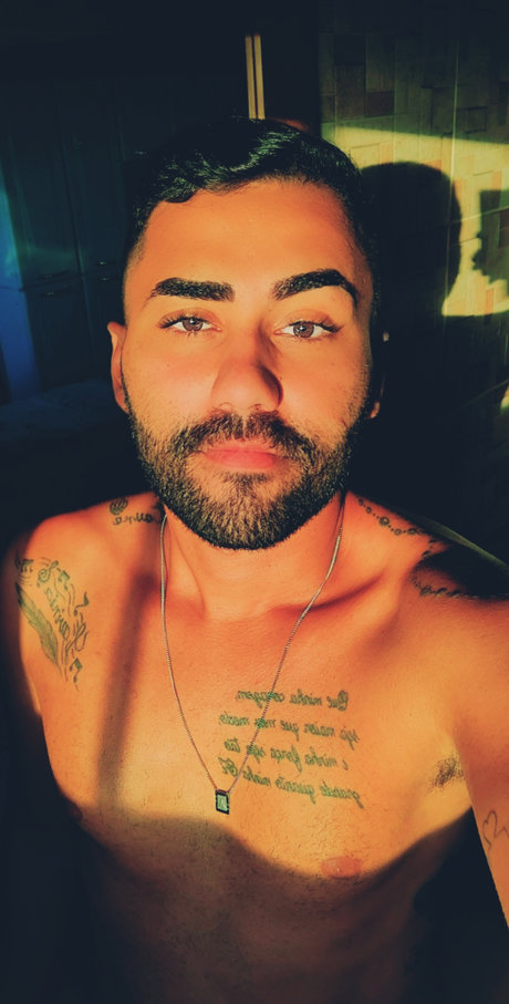 Lorhan Silva model naked picture