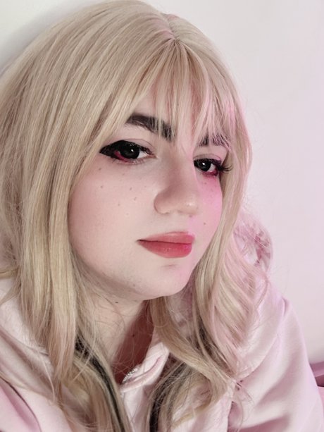 Nikola Strife star nude photo