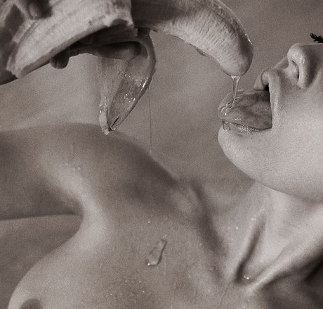 Blonde Queen pornstar naked gallery