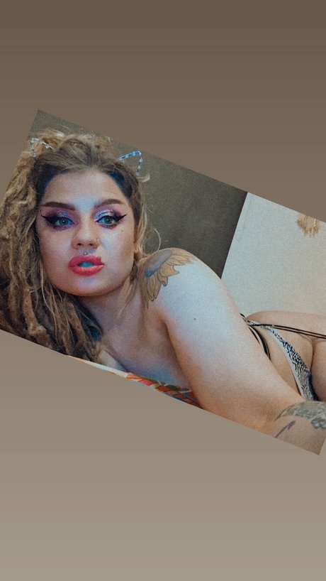 Gaia Moon beautiful model photos