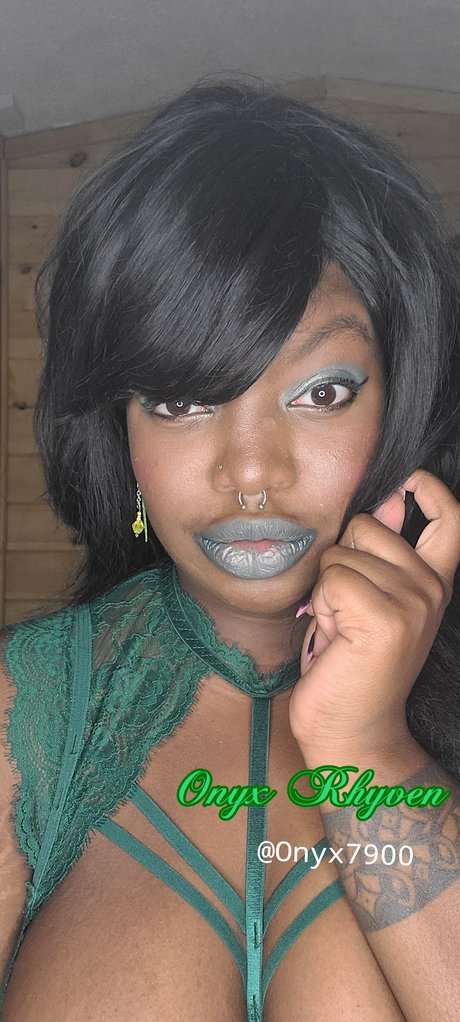 Onyx Rhyven s Page high quality pornstar image