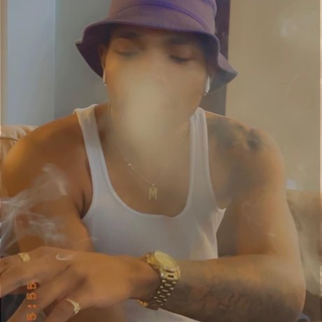 LickYoLips hot model photo