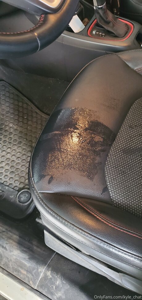 Kyle Chat model perfect pic