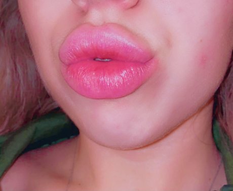 BigLips nude actress pictures