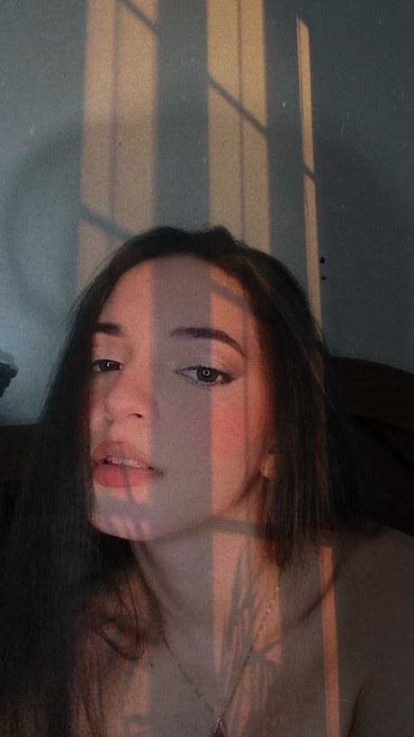 MissLonliness free pornstar photos