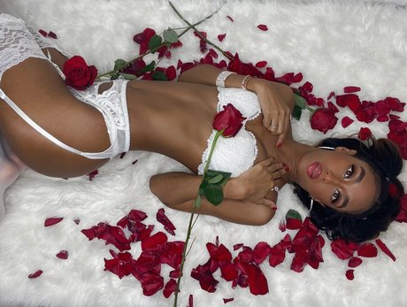 Goddess Vida Femdom sexy star pic