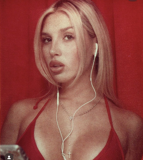 Gigigracee1 model hot images