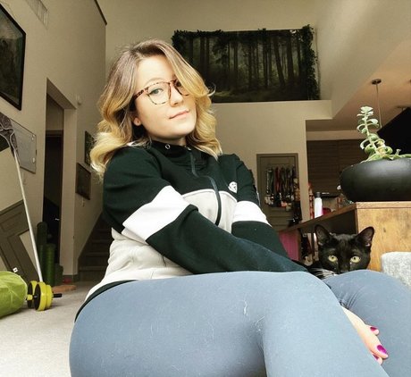 Fooya model best picture