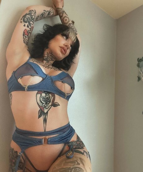 KrispyKremeRose sexy actress picture