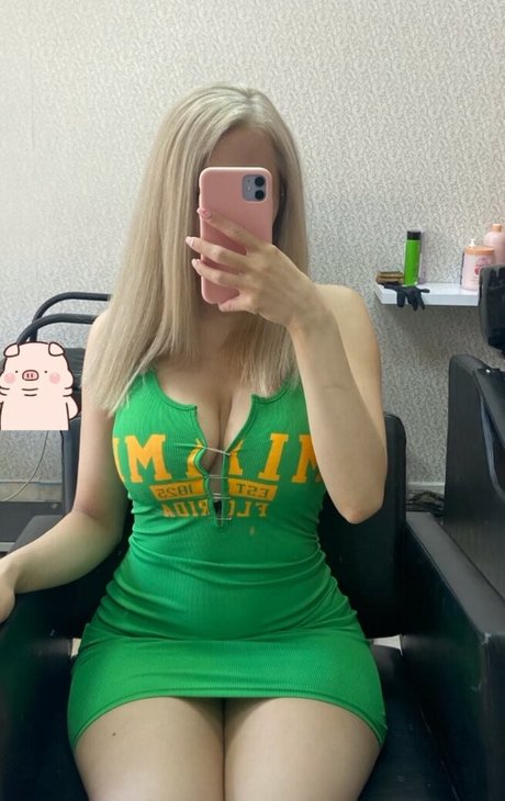 Athena Cosplay beautiful actress photo