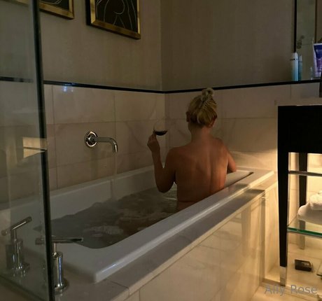 Allyyyrose sex pornstar img