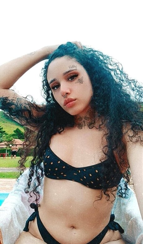 mayhemandbacon exclusive model img