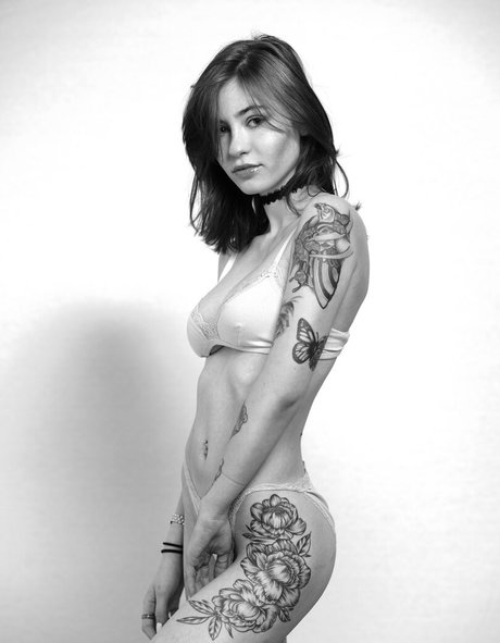 April Harel beautiful model gallery