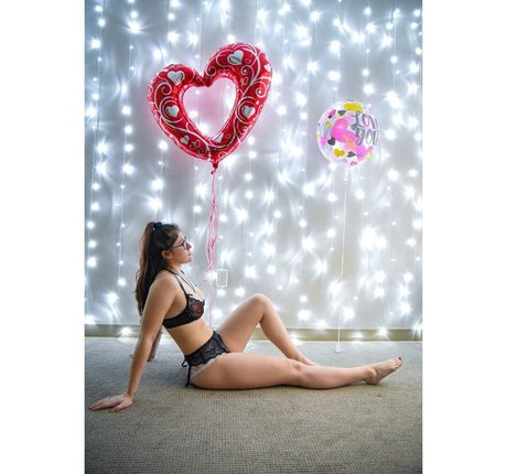 Nialeebb Nialeebby model top picture