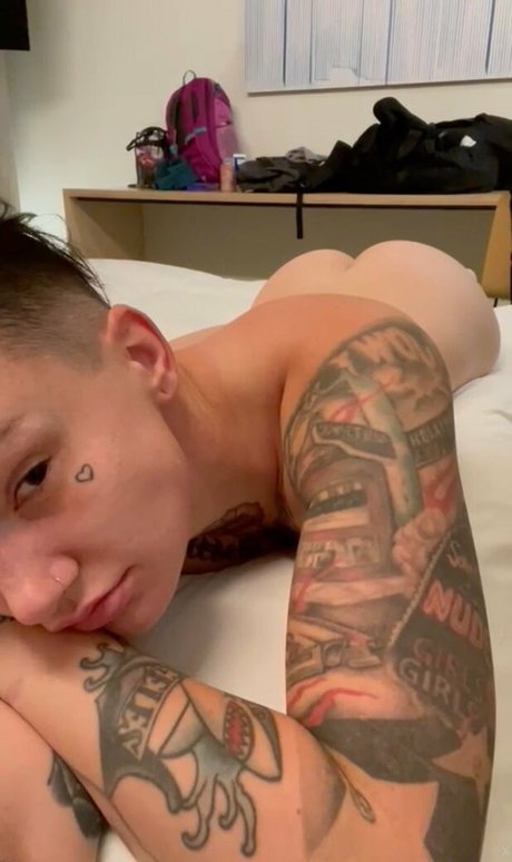 nikkihearts art model gallery